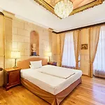 Hip Hotel
