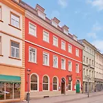 Hip Hotel